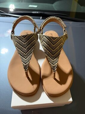 “New” Gentle Souls Woven Chevron T-Strap Sandals in Black and Tan size7,8